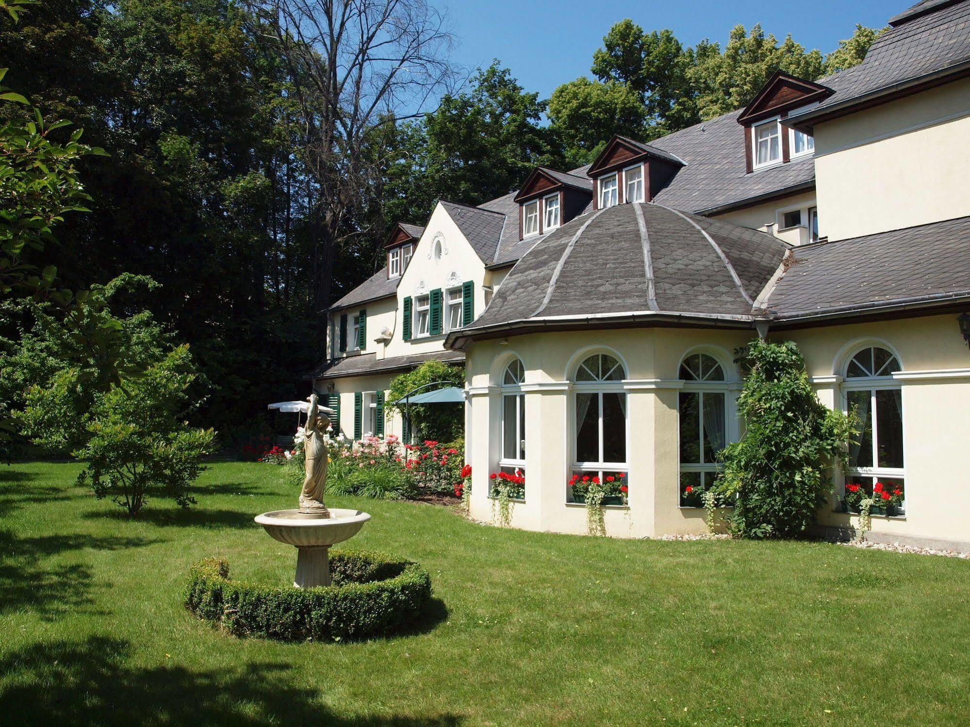 Hotel & Restaurant Bellevue Schmoelln Dış mekan fotoğraf