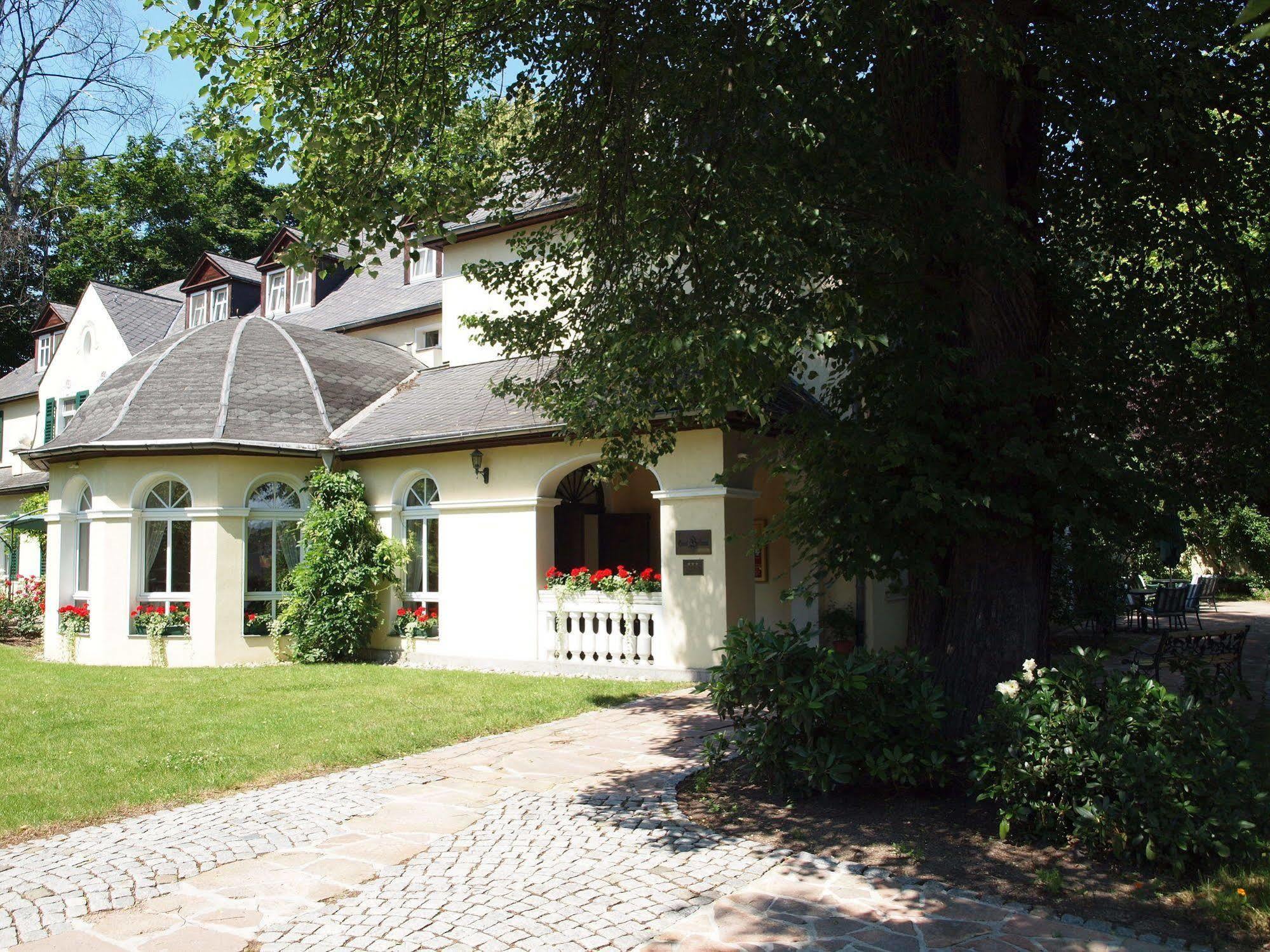 Hotel & Restaurant Bellevue Schmoelln Dış mekan fotoğraf