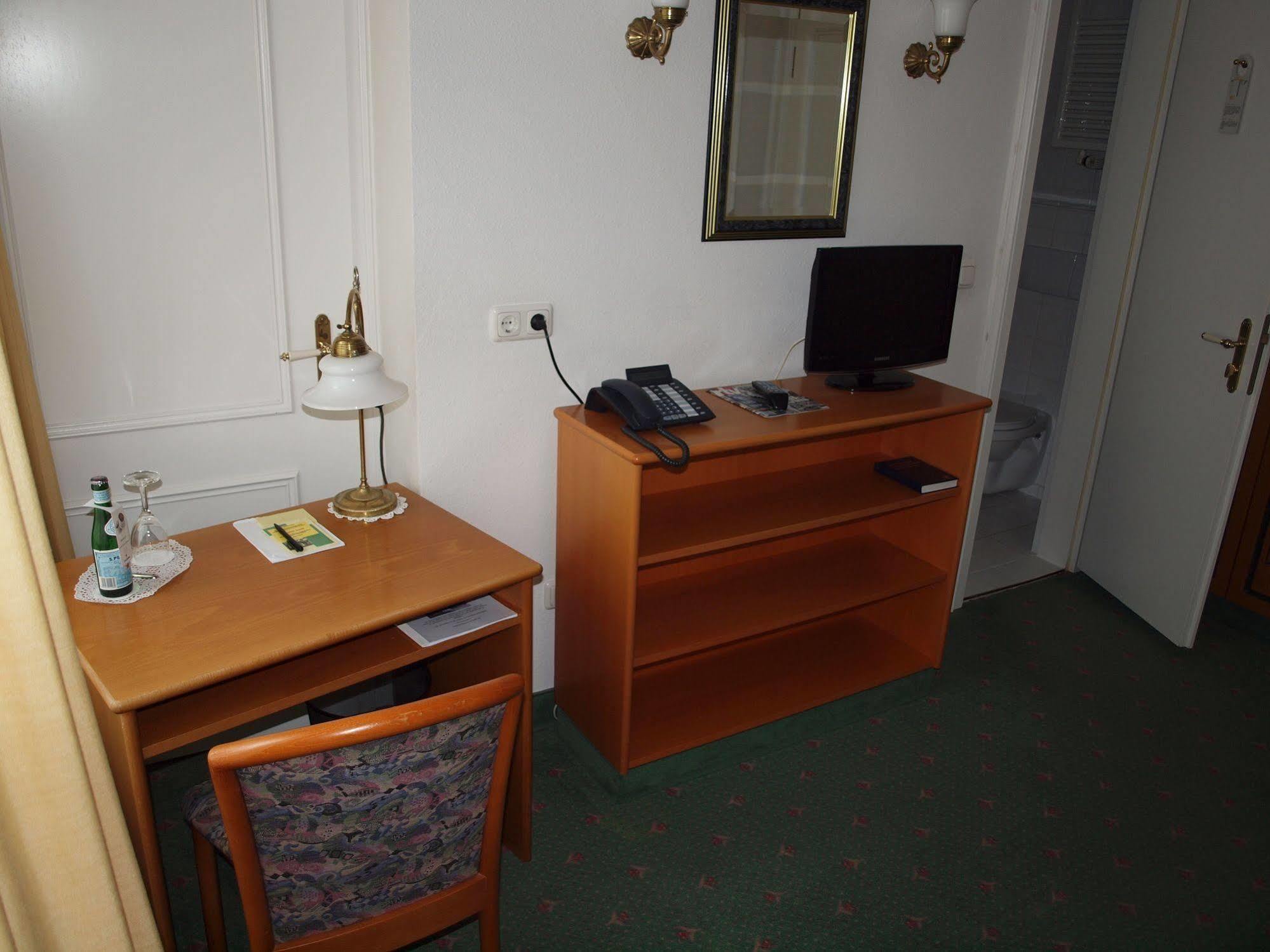 Hotel & Restaurant Bellevue Schmoelln Dış mekan fotoğraf