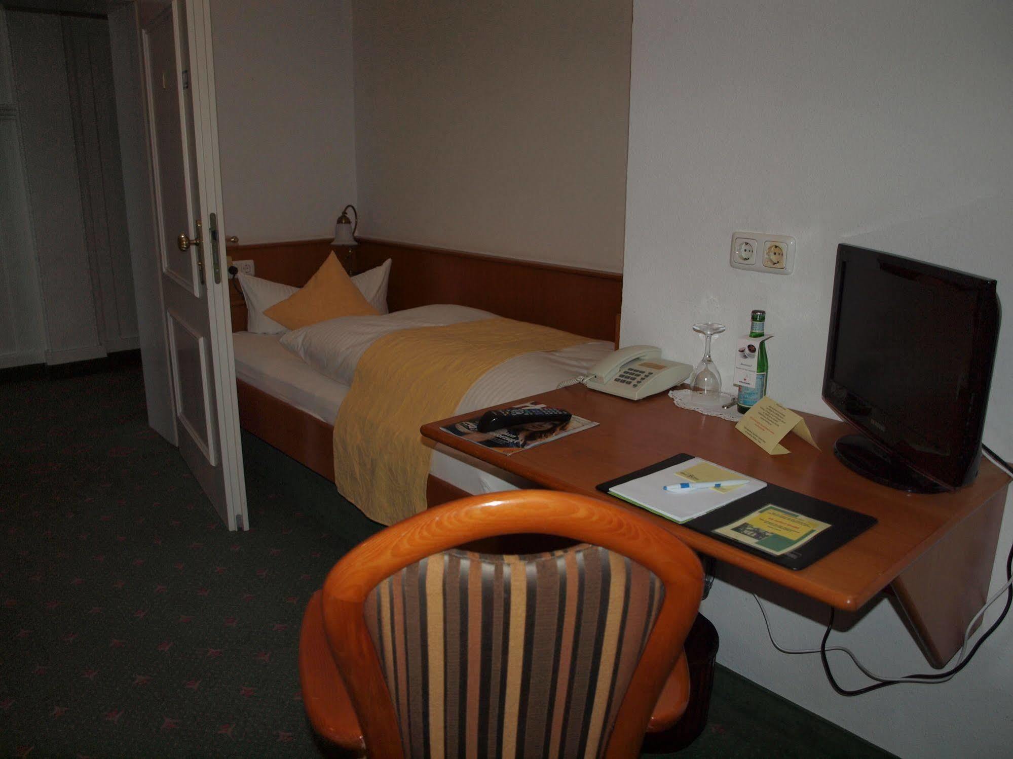 Hotel & Restaurant Bellevue Schmoelln Dış mekan fotoğraf